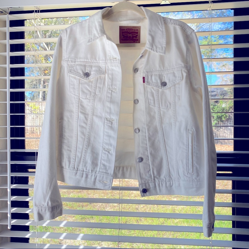 White LEVI Jean jacket!